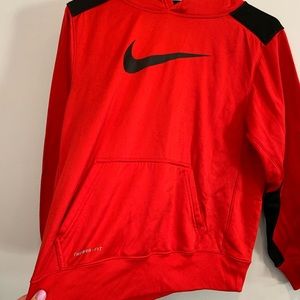 nike therma-fit sweatshirt